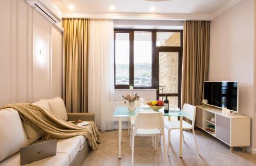 Kentron Apartment | Family-Friendly 4-Star Hotelise l Olivia Apartment Awaits