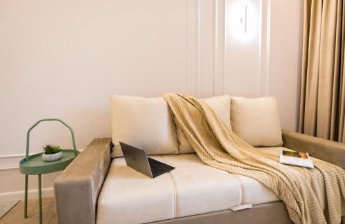 Kentron Apartment | Family-Friendly 4-Star Hotelise l Olivia Apartment Awaits