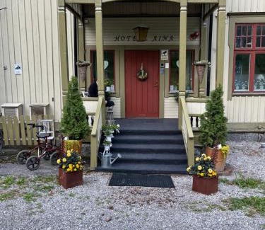 Svartvik Hotel | Pet-Friendly Hotel Aina with Pool and Hot Tub Amenities