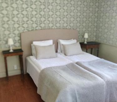 Vadstena Bed & Breakfast | Discover Hotell Dahlströmska Gården: Relaxing Getaway Awaits
