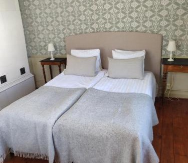 Vadstena Bed & Breakfast | Discover Hotell Dahlströmska Gården: Relaxing Getaway Awaits