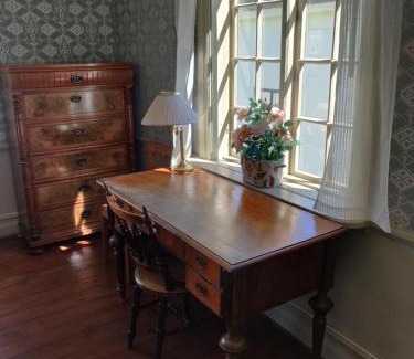 Vadstena Bed & Breakfast | Discover Hotell Dahlströmska Gården: Relaxing Getaway Awaits