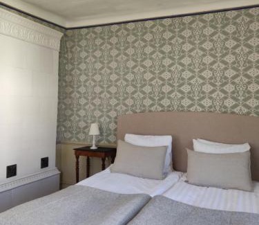 Vadstena Bed & Breakfast | Discover Hotell Dahlströmska Gården: Relaxing Getaway Awaits