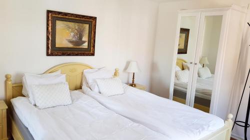 Karlskoga Hotel | Discover Hotell Grönfeltsgården with Oceanfront Views