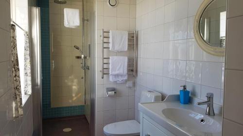 Karlskoga Hotel | Discover Hotell Grönfeltsgården with Oceanfront Views