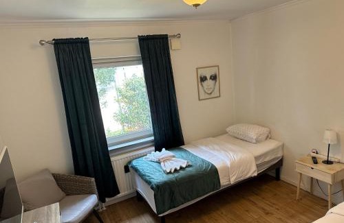 Roslunda-Kronotorp Hotel | Budget-Friendly Stay at Hotell Lamar - Pet and Child Friendly
