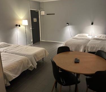 Ronninge Apartment | Pet-Friendly Hotell Salem: Ideal for Families and Accessibility