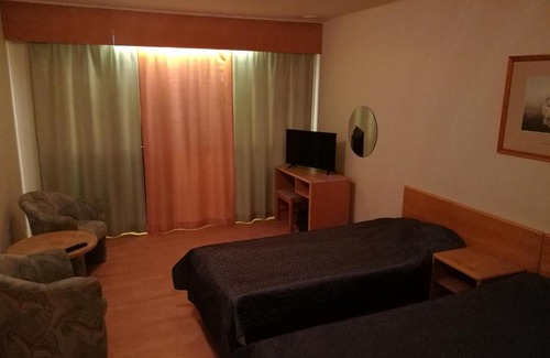 Parikkala Hotel | Pet-Friendly Retreat at Hotelli Lohikontti with Ocean Views