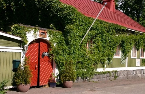 Naantali Old Town Hotel | Experience Serenity at Hotelli Luostarin Puutarha