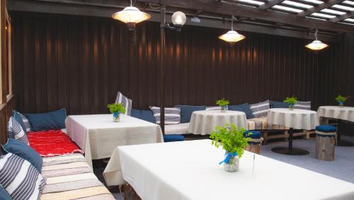 Kiuruvesi Hotel | Discover Hotelli Peltohovi: Pet-Friendly & Family-Welcoming