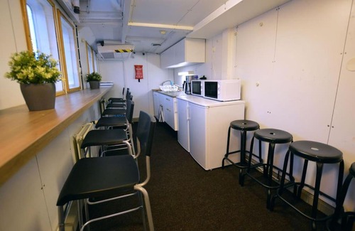 Helsinki City Centre Boat Rental | Discover Hotel Boat Muikku: Family-Friendly Ocean Escape