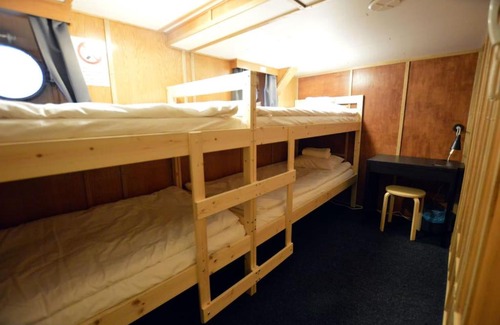 Helsinki City Centre Boat Rental | Discover Hotel Boat Muikku: Family-Friendly Ocean Escape