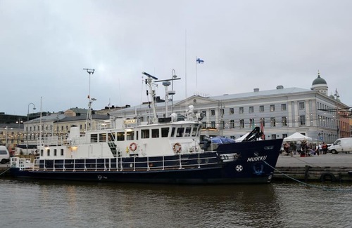 Helsinki City Centre Boat Rental | Discover Hotel Boat Muikku: Family-Friendly Ocean Escape