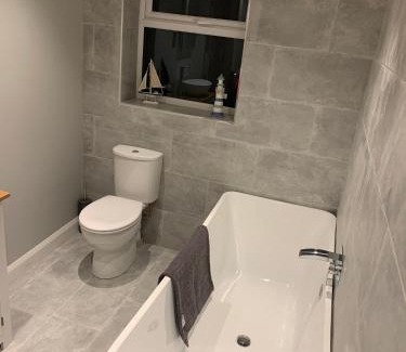 Snettisham House | Immaculate 2-Bed Bungalow with Hot Tub in Snettisham