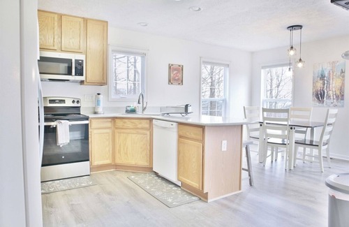 Keezletown House | Vacation Retreat with Hot Tub & Mountain Views - Family Friendly
