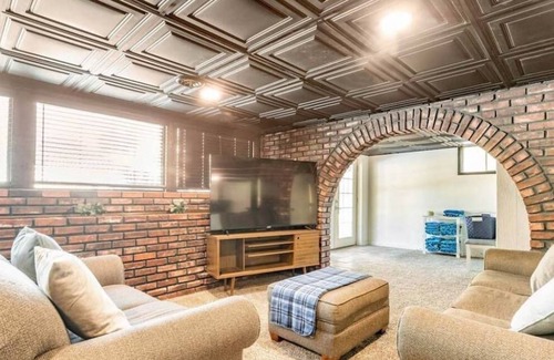 Blue Springs House | HotTub*Pool*Games*GolfCourseView