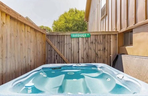 Blue Springs House | Relaxing Getaway with Pool and Fun Activities for Families
