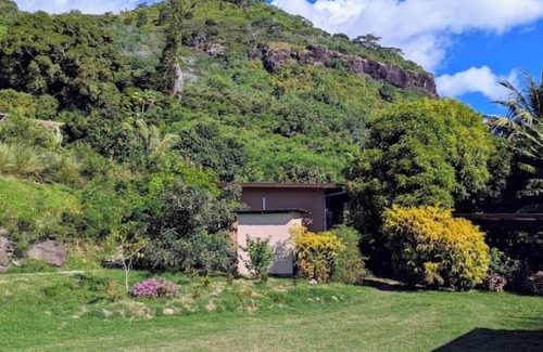 Pihaena House | HOTU LODGE – Between Turquoise Lagoon and Lush Nature