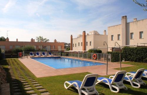 Creixell House | Relax at Hotur Via Augusta with Oceanfront Pool & Views