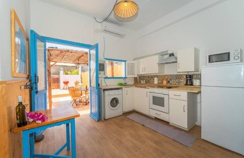 San Sebastian de la Gomera Apartment | Idyllic Beach House with Private Pool and Ocean Views
