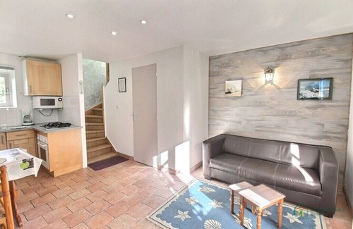 Surzur House | Cozy Oceanfront Gîte in Houat - Perfect for Families