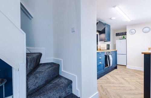 Bromley Cross House | Family-Friendly Hough House with 4 Bedrooms and Kitchen