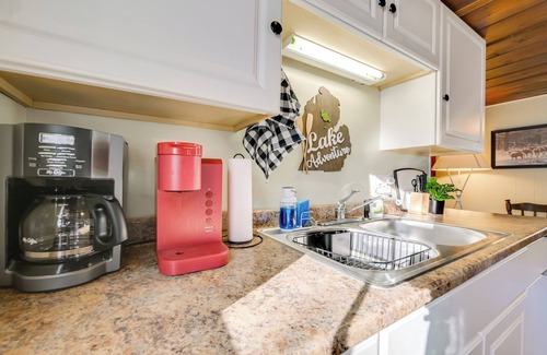 Houghton Lake Cottage | Discover Houghton Lake Cottage - Perfect Central Getaway!