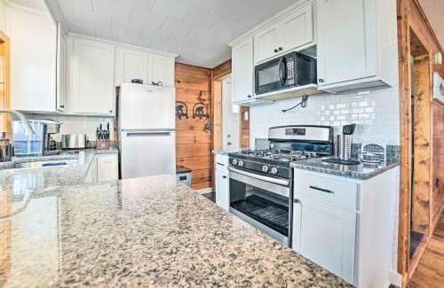 Prudenville House | Inviting Houghton Lake Cottage with Private Oceanfront Deck