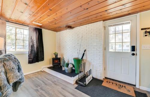 Houghton Lake House | Pet-Friendly Houghton Lake Cottage in Central Location