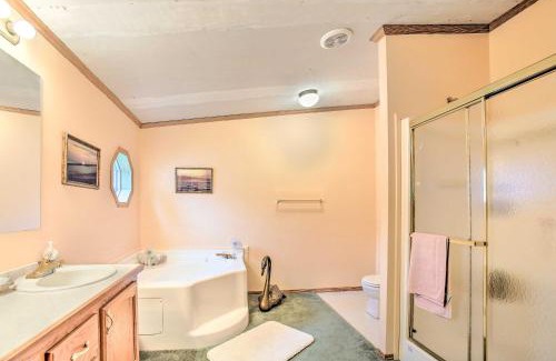 Houghton Lake House | Cozy Houghton Lake House with Fire Pit Near Scenic Trails