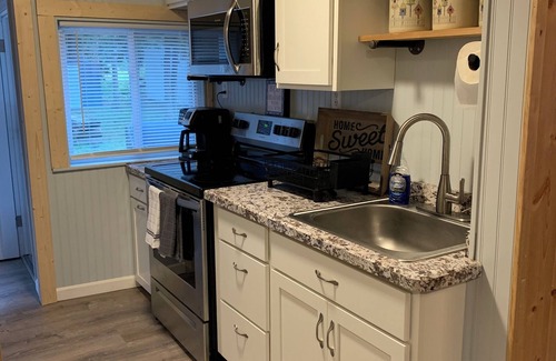 Prudenville Cabin | Exceptional Houghton Lake: Pet-Friendly with Breakfast & More