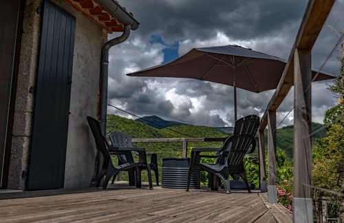 Saint-Andre-de-Majencoules House | Welcoming House with Kitchen & Family-Friendly Amenities