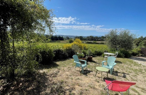 Saint-Martin-de-la-Brasque House | Relax in a House with Vineyard Views in Southern Luberon