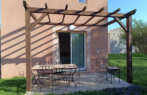 Saint-Saturnin-les-Avignon House | House in vacation residence 5 min from avignon