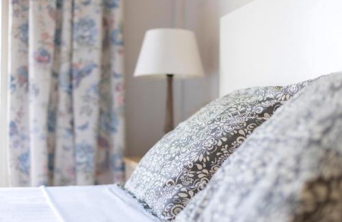El Baix Guinardo Apartment | Welcoming Lodging Apartments Guell Gaudi for Families