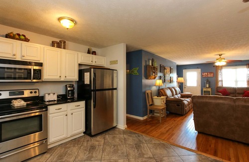 Leesburg House | Inviting House #06 in the Heart of the Bay with Pool