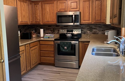 University Heights House | Ideal Stay Near Kinnick Stadium with Ocean View Amenities