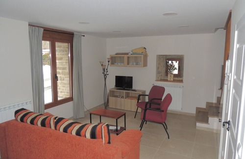 Abena House | Family-Friendly Retreat 1.5 KM from Sabiñánigo