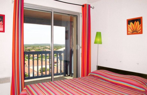 Mimizan House | Cozy 1 Bedroom House with Pool for Up to 6 Guests