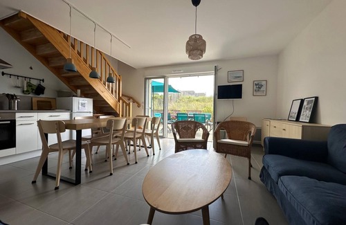 Quend House | Beachside Retreat: Peaceful Home with Outdoor Space