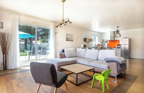 Saint-Jean-de-Monts House | Cozy Getaway Near Beach and Forest with Terrace & Garden