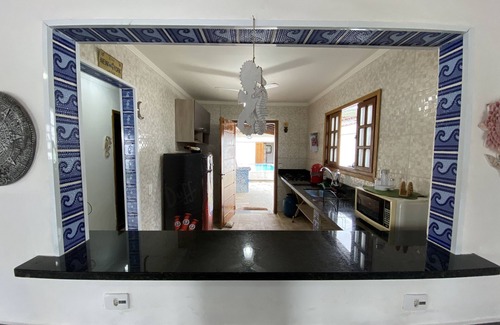 Balneario Praia do Pernambuco House | Relaxing House for 10 Guests, Steps from Guaruja Beach