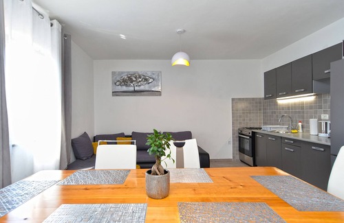 Pomer House | Relax at House 1790/21016 - Pet Friendly & Steps to Beach
