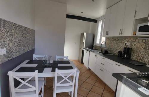 Mantes-la-Jolie House | House - 2 bedrooms - summer lounge and separate garden