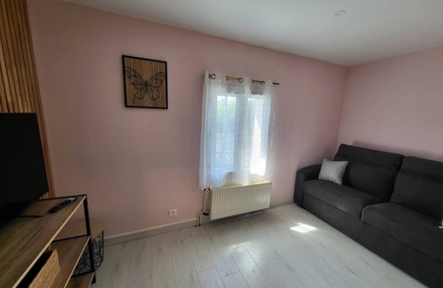 Mantes-la-Jolie House | House - 2 bedrooms - summer lounge and separate garden