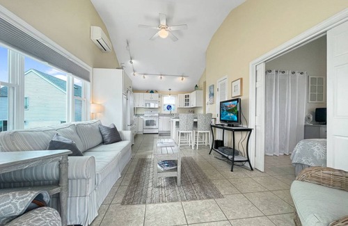 Wells Beach House | Inviting House with Kitchen for 6 Guests, Perfect Family Getaway