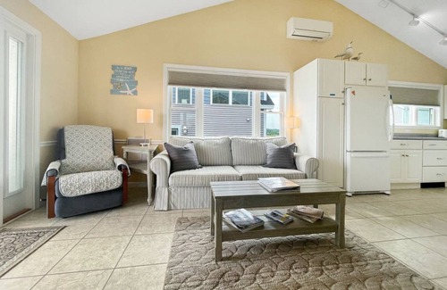 Wells Beach House | Inviting House with Kitchen for 6 Guests, Perfect Family Getaway