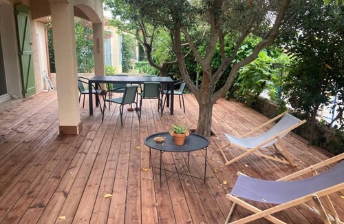 Palavas-les-Flots Villa | Beachside Haven: 2 Minutes from the Ocean with Spa Amenities