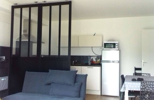 Saint-Jacques House | Cozy Maison for 4 Near the Ocean with Kitchen Amenities