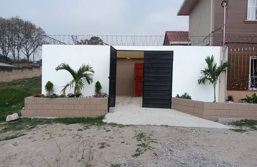 Siguatepeque House | Family-Friendly House with Charming Front Planters